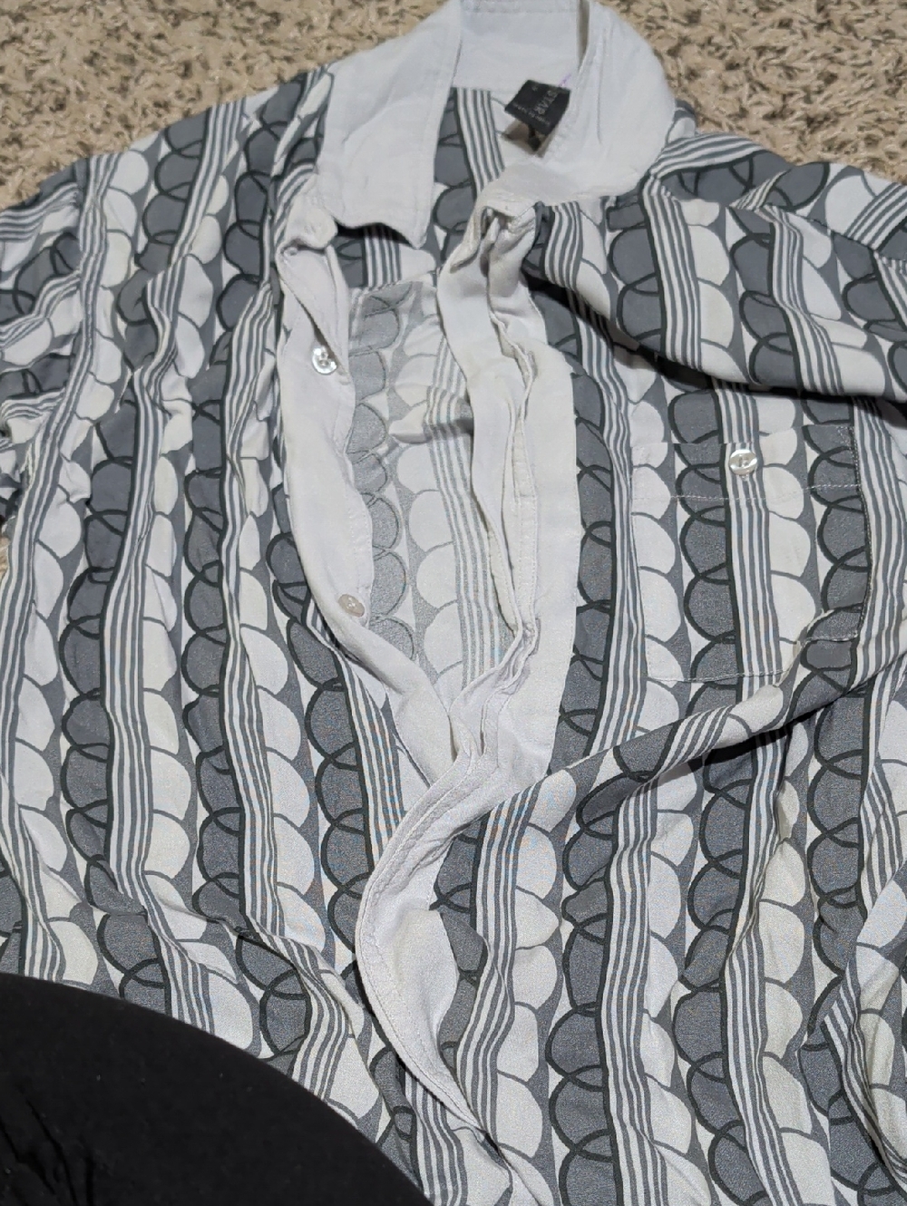 Men's Gray & White Patterned Casual Button-Down Shirt